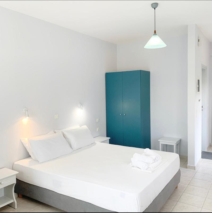 Ilias Apartments Finikounta Exterior photo
