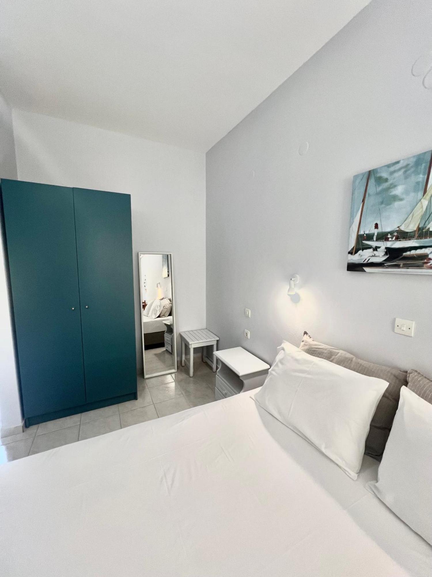 Ilias Apartments Finikounta Exterior photo